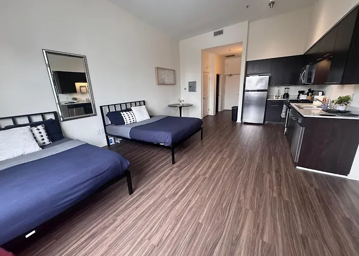 Awesome Loft At Hollywood Free Parking