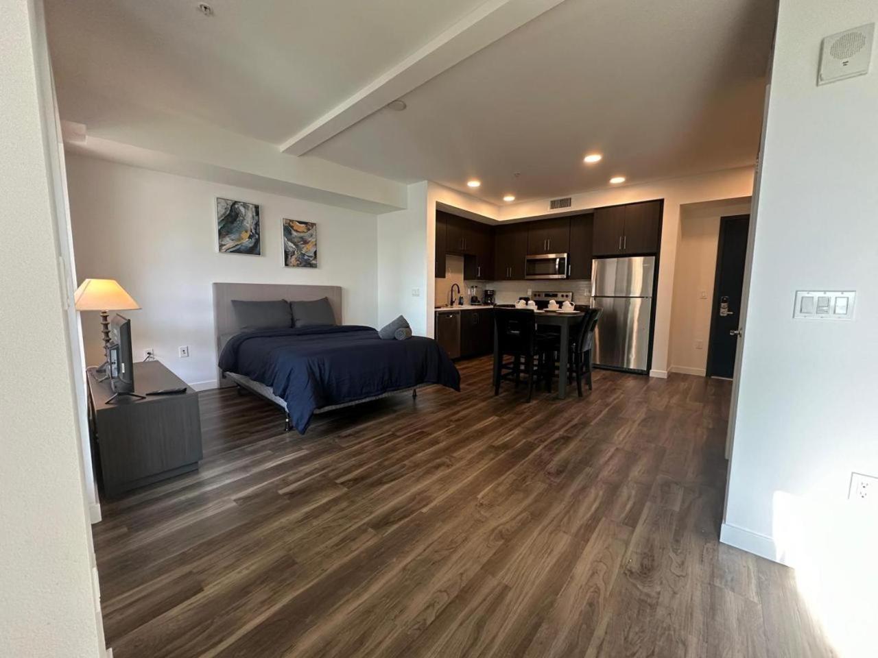Awesome Loft At Hollywood Free Parking